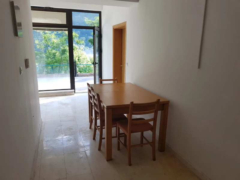 Apartment 1, Living room