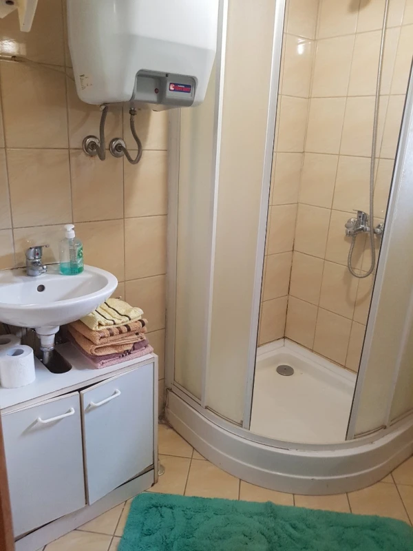 Apartment 1, Bathroom / WC