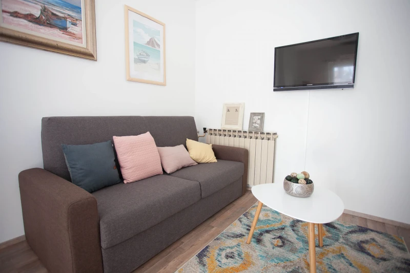 Apartment 3, Living room