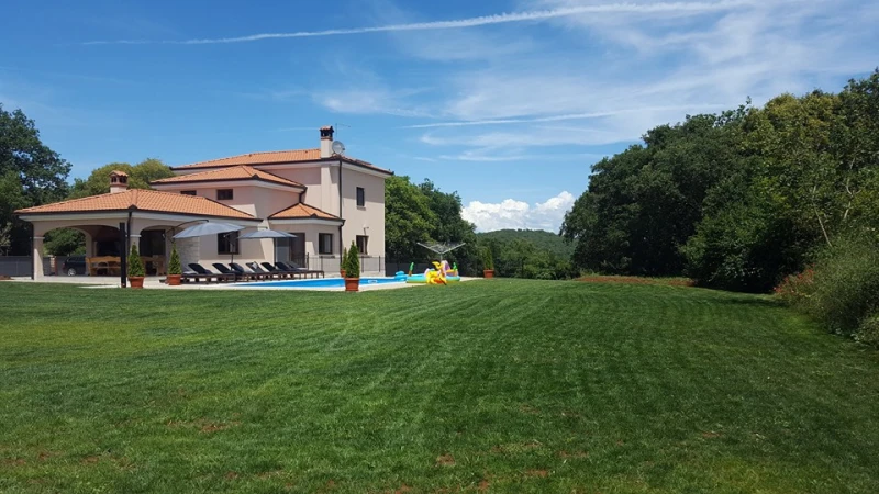 Charming holiday house with swimming pool