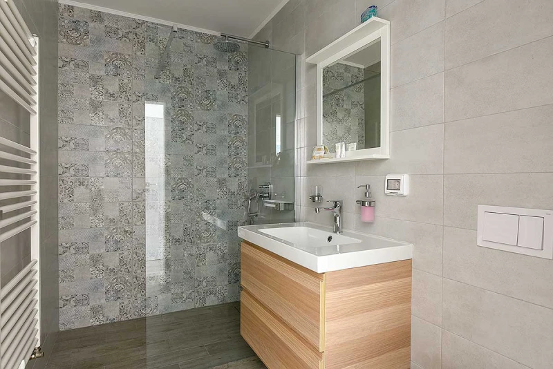 Apartment 2, Bathroom / WC