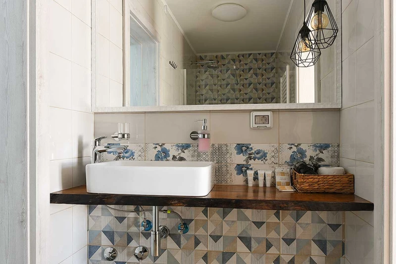 Apartment 1, Bathroom / WC
