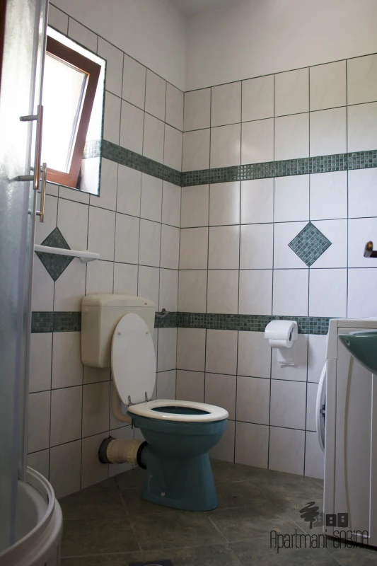 Menta, Kupaonica / wc
